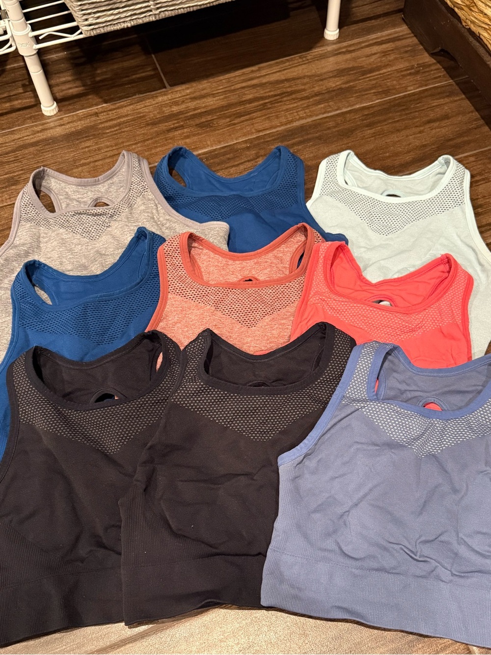 9 Women’s Seamless high front coverage sports bras– Multi-Color Pack